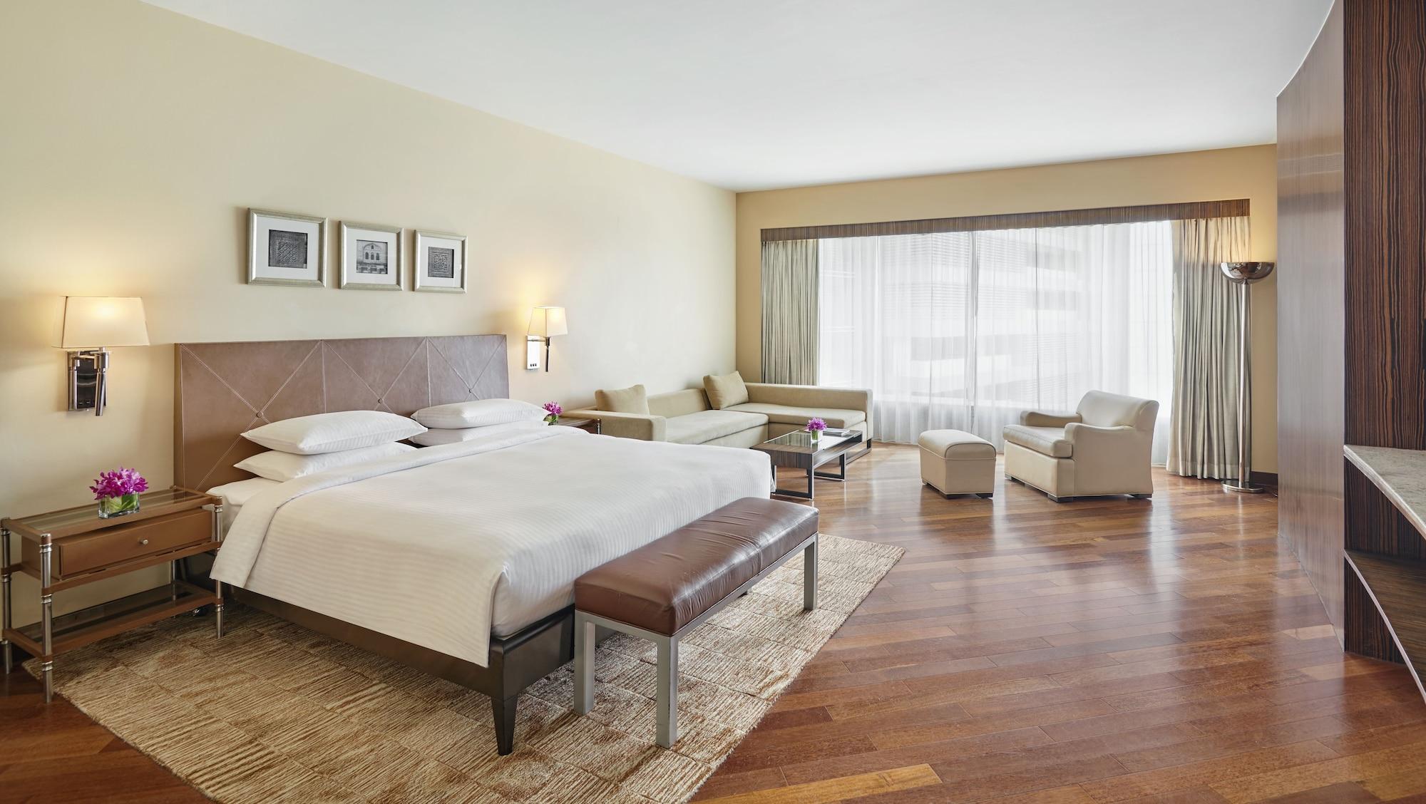 Hyatt Regency Mumbai International Airport Hotel Luaran gambar A guest room at the hotel