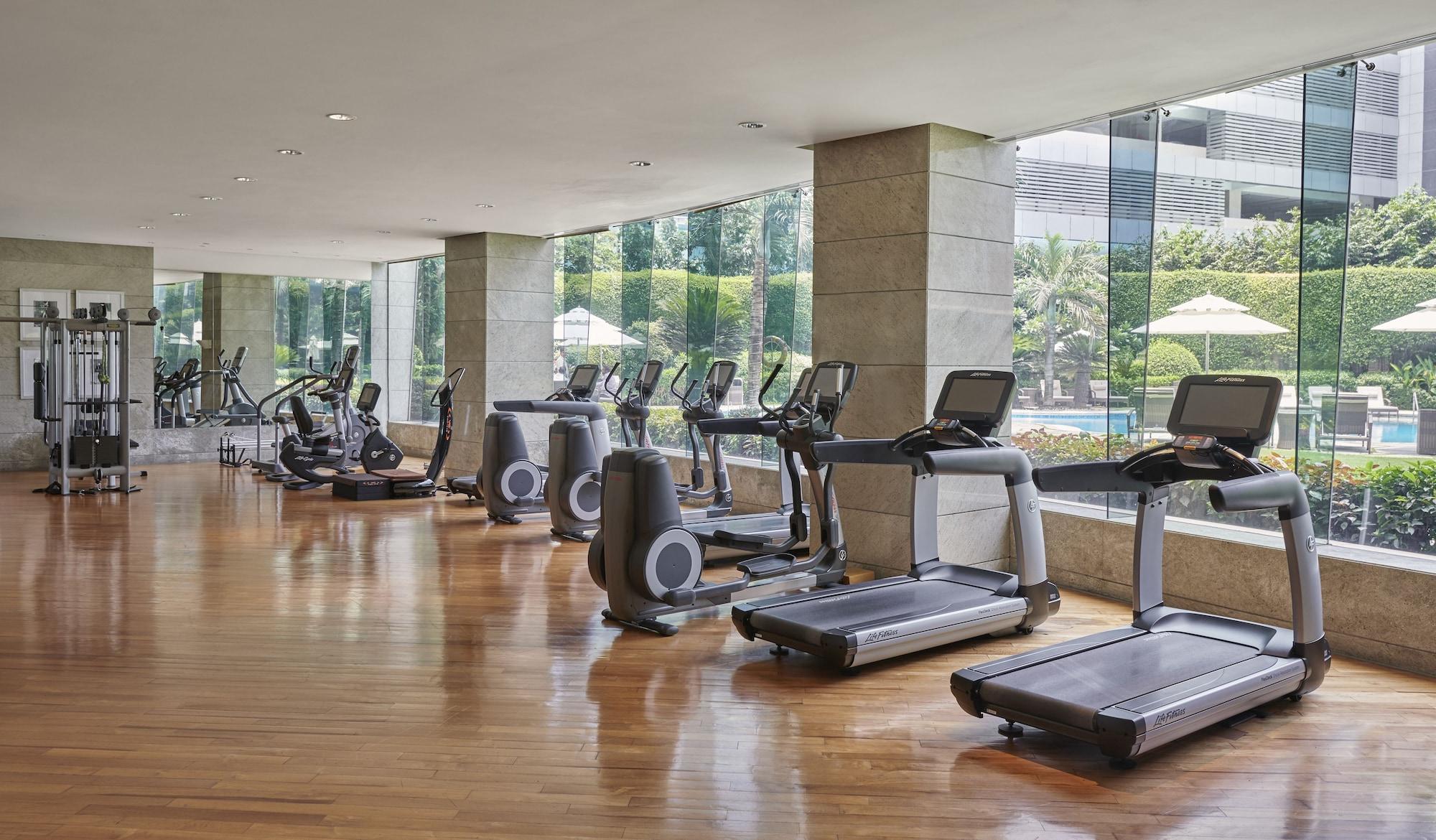 Hyatt Regency Mumbai International Airport Hotel Luaran gambar The gym at the hotel