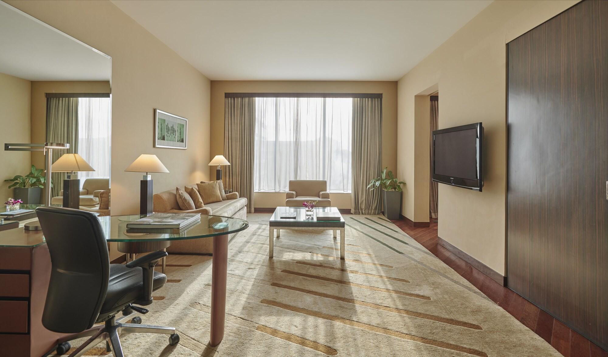 Hyatt Regency Mumbai International Airport Hotel Luaran gambar A suite at the hotel