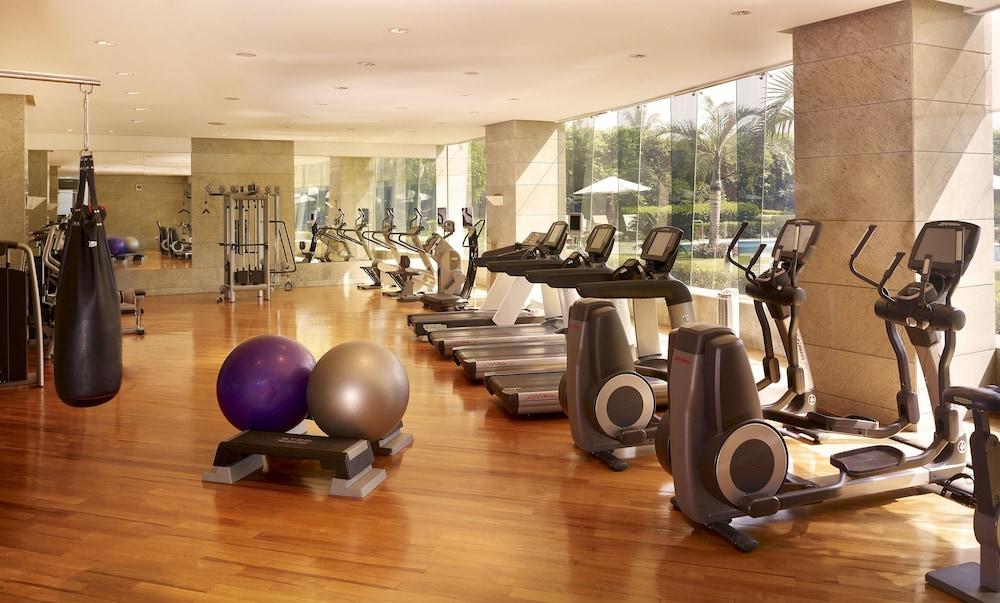 Hyatt Regency Mumbai International Airport Hotel Luaran gambar The gym at the Four Seasons Hotel, Mumbai
