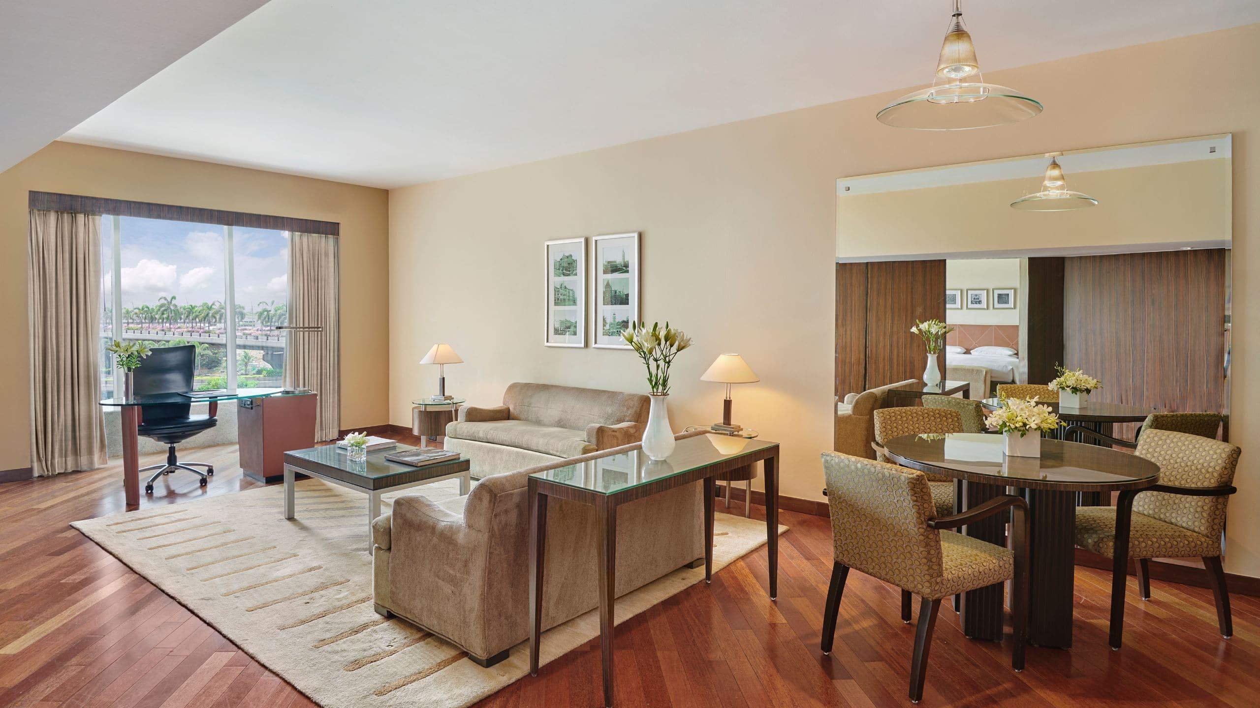 Hyatt Regency Mumbai International Airport Hotel Luaran gambar A suite at the hotel