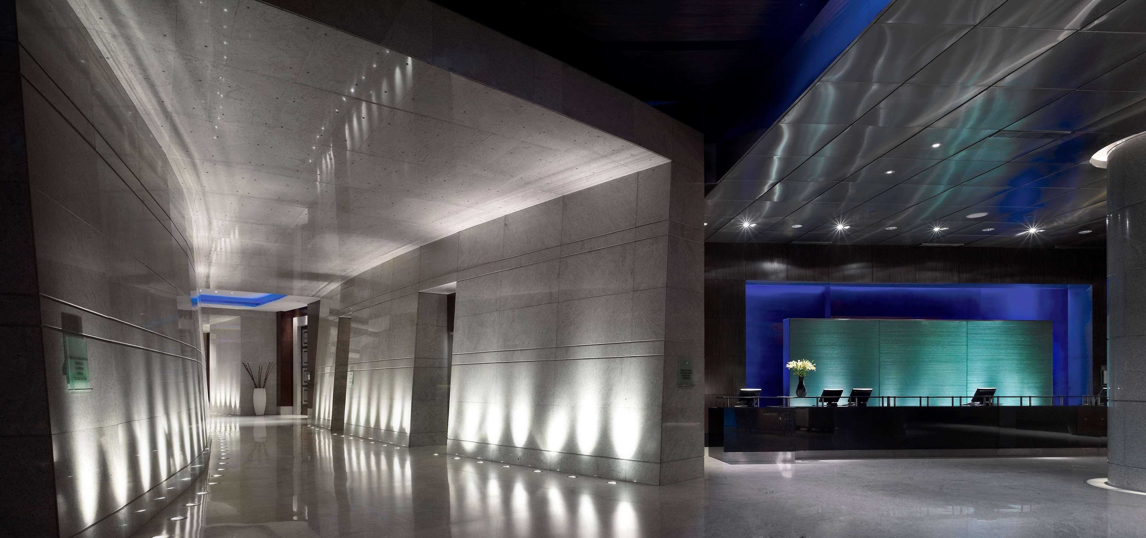 Hyatt Regency Mumbai International Airport Hotel Luaran gambar The interior of the hotel