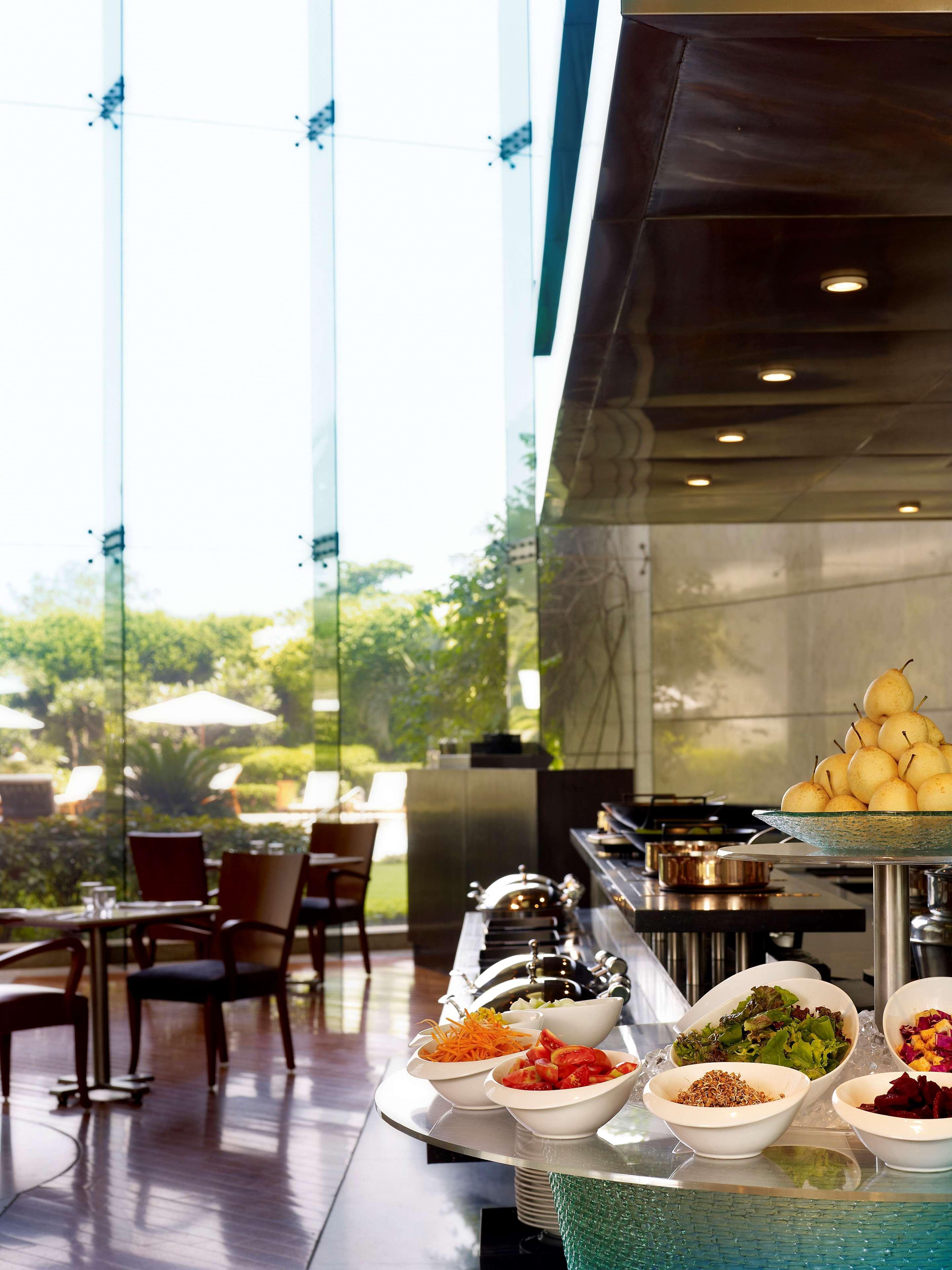 Hyatt Regency Mumbai International Airport Hotel Luaran gambar The interior of the restaurant