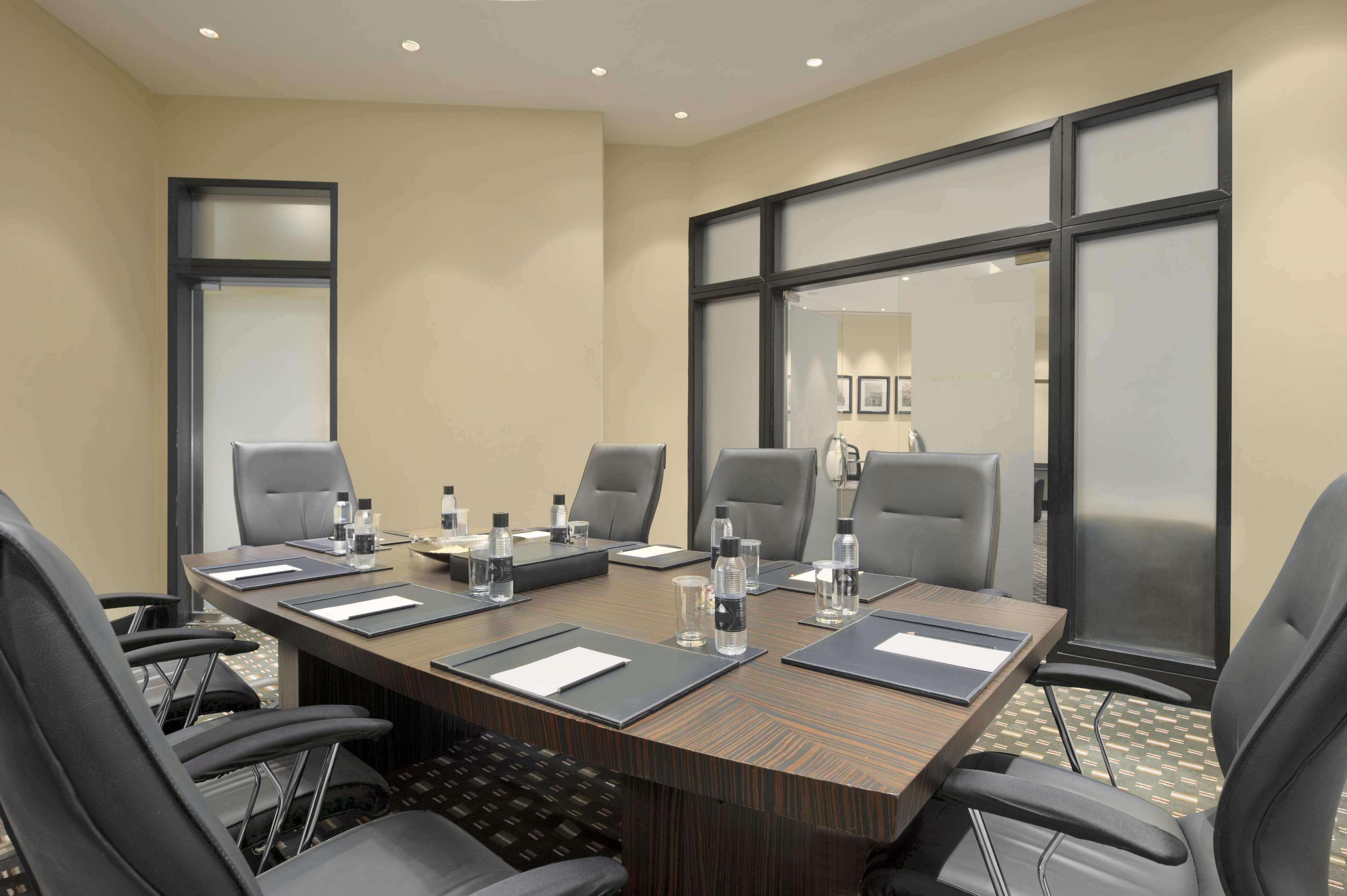 Hyatt Regency Mumbai International Airport Hotel Luaran gambar Meeting room