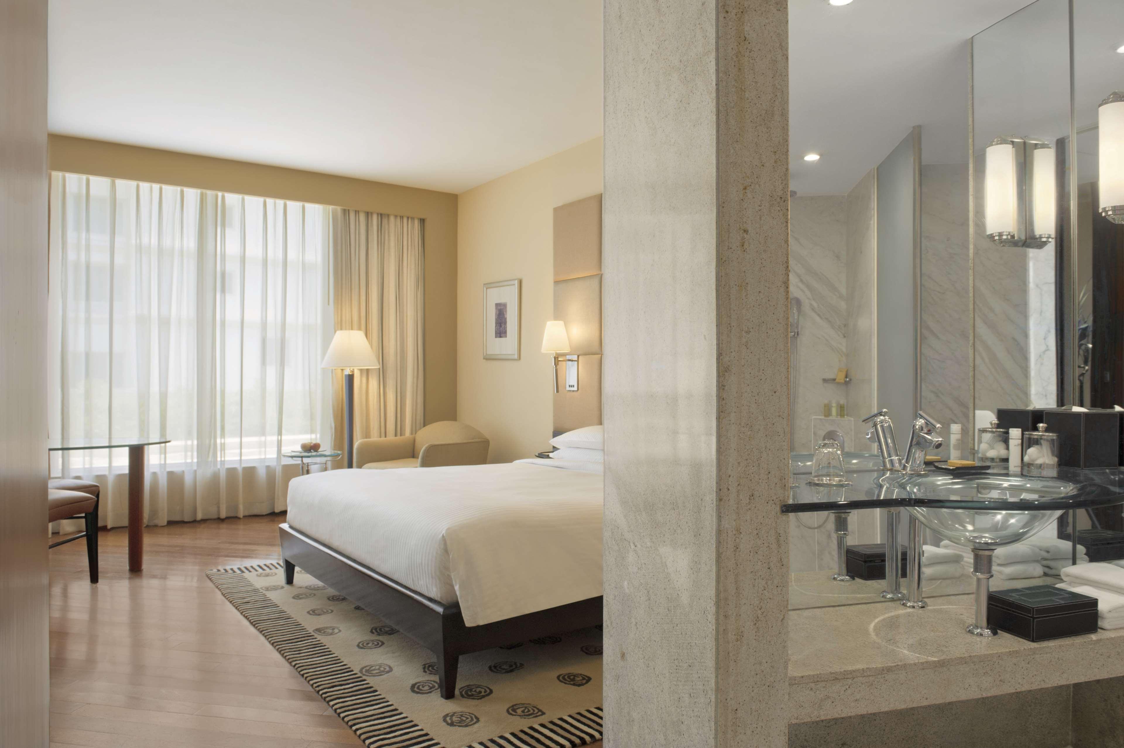 Hyatt Regency Mumbai International Airport Hotel Luaran gambar A room at the hotel