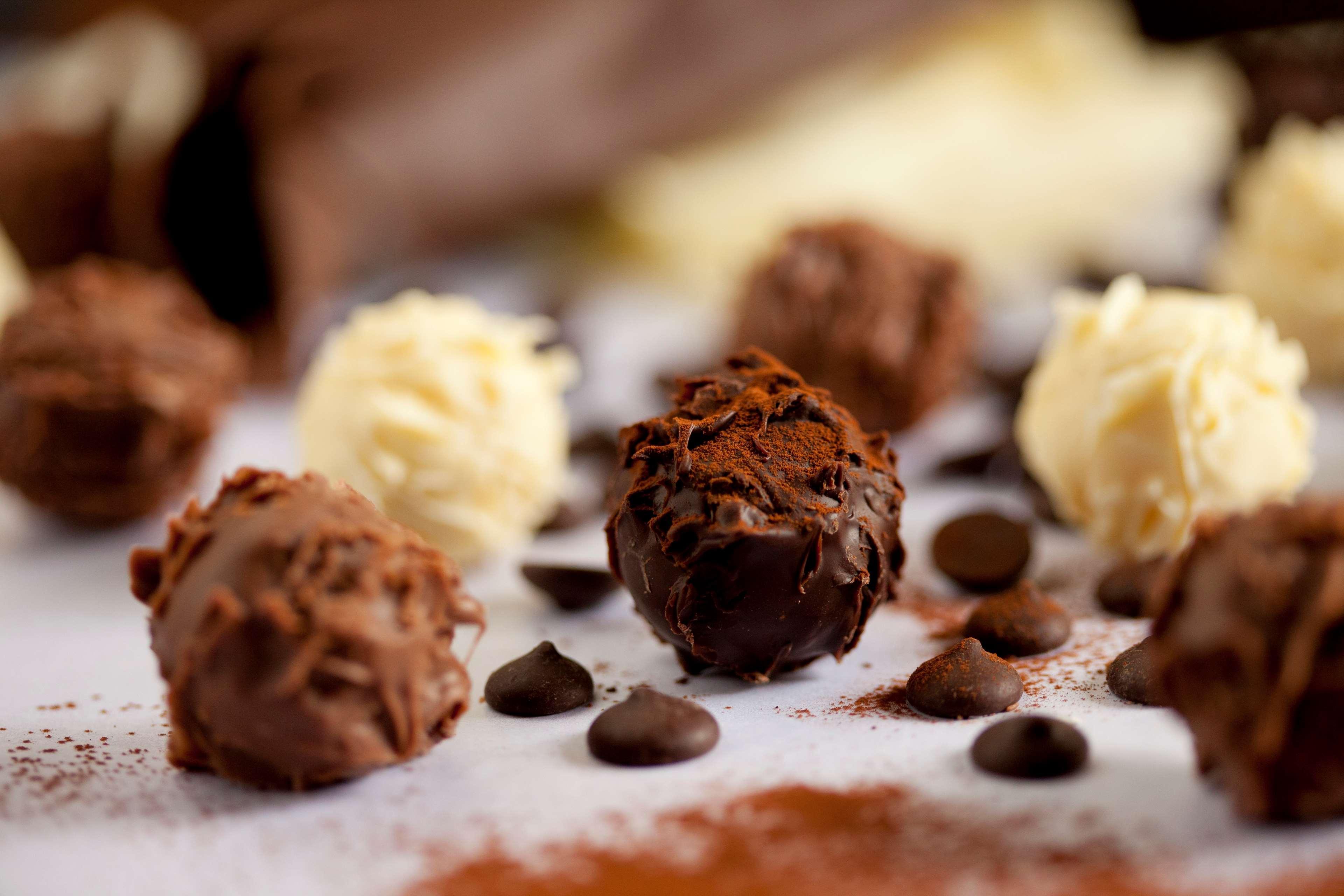 Hyatt Regency Mumbai International Airport Hotel Luaran gambar Chocolate truffles