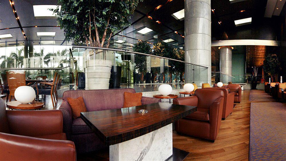 Hyatt Regency Mumbai International Airport Hotel Luaran gambar The interior of the lounge